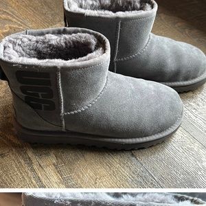 Ugh boots gray size 7 goid con